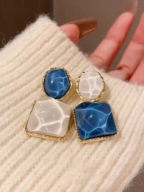 Vitage Gold-Trim Blue & white Cream Marble Geometric Drop Earrings